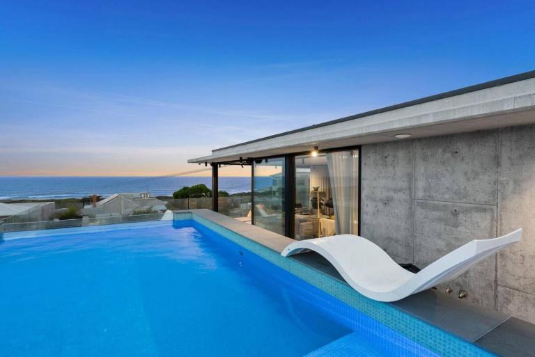 Luxury Coastal Escape pool, sauna, cinema, views - B&B Ocean Grove