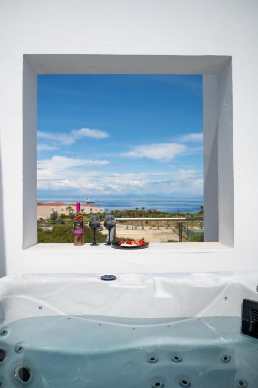 Villa Serena Kalithea Rhodes, Sea View & Jacuzzi - Bed and Breakfast Koskinoù