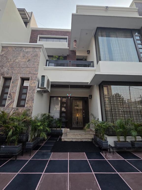 Casa Amore Urban- Cozy, Airy 4BR Family Row House - B&B Panchkula