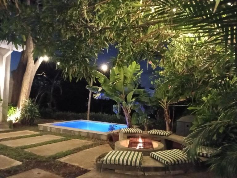 CocoMo - Boutique Coastal Garden Studio - Walk to Beach - Private Pool and Fire Pit - Chambres d'hôtes Ballito