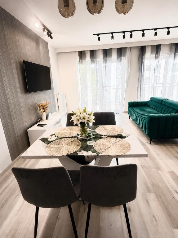 Luna River Residence with Netlfix, WiFi&parking - Bed and Breakfast Wrocław