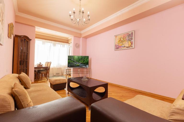 Republic Square 2BR Residence With Balcony - Ferienwohnung Jerewan