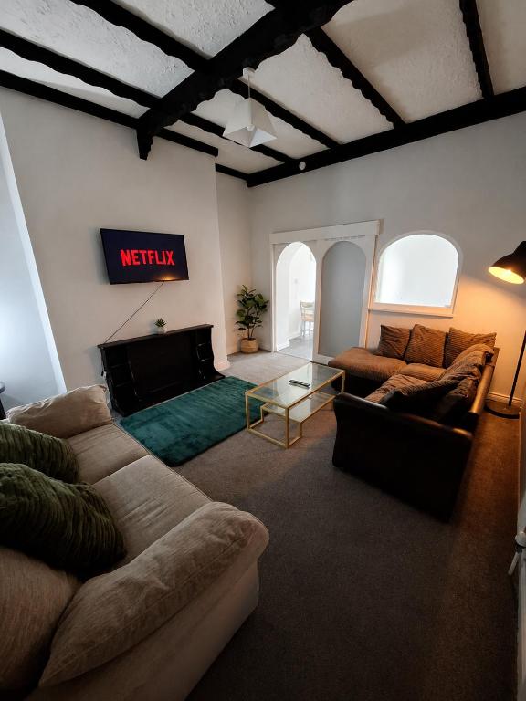 Alice Place 4BR WiFi free parking smart tv - B&B Sunderland