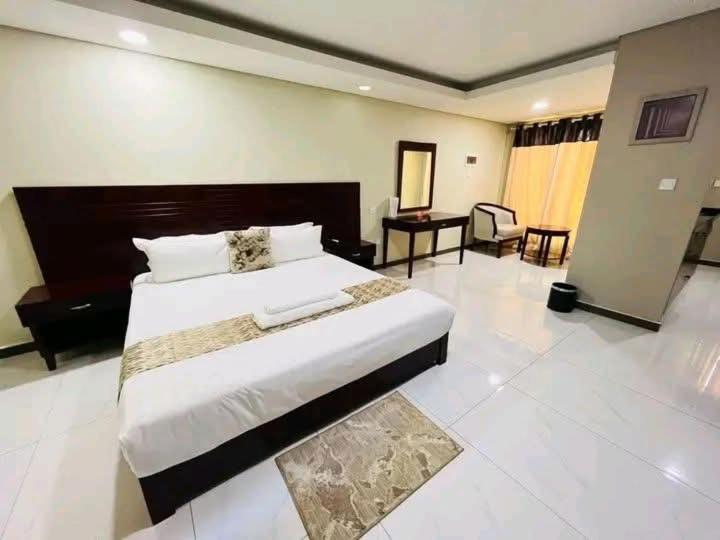 Oakwood Guest house - B&B Palapye