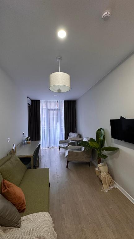 Modern 1BR Seaside Apartment, Walk to the Beach - B&B K’akhaberi