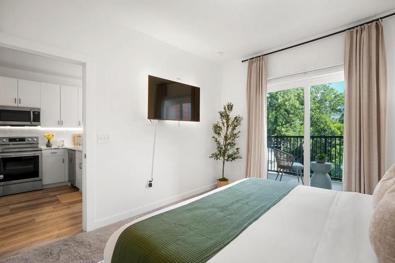 Modern 1BR Condo in O4W - Prime ATL Location 525Pkwy205 - B&B Atlanta