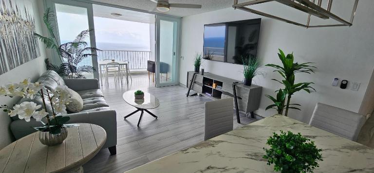 Oceanfront 3-bedroom Sub-Penthouse in Luquillo PR - Ferienwohnung Luquillo