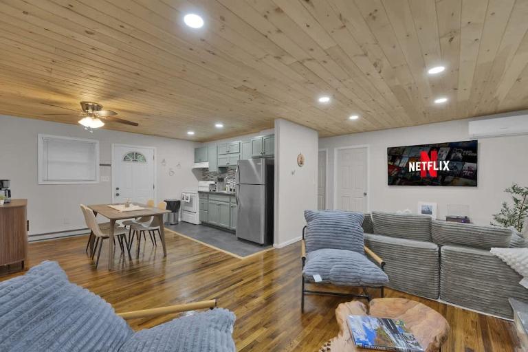 Private Cozy Cabin with Fire Pit - Chambres d'hôtes Locust Lakes Village