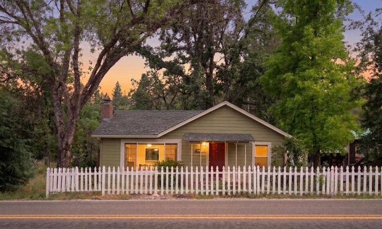 Vans Yosemite Garden Cottage - B&B Groveland