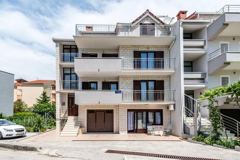 Apartments Silvi - Ferienwohnung Podstrana