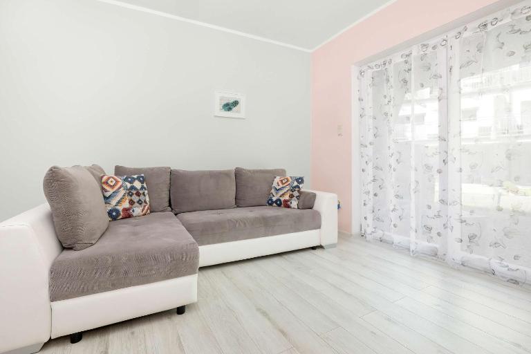 Komfortowy Apartament z Tarasem Blisko Plaży z Dodatkowymi Udogodnieniami w Pobierowie by Noclegi Renters - B&B Pobierowo