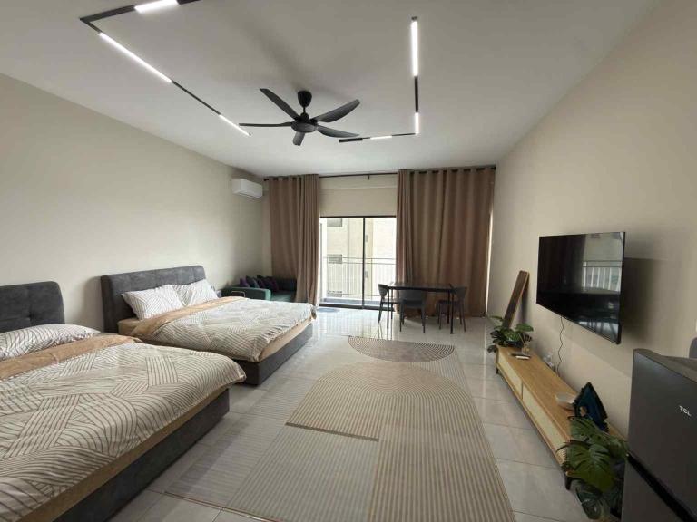 NekoNekoSpace, Youth City Nilai, Rooftop Pool - B&B Kampung Baharu Nilai