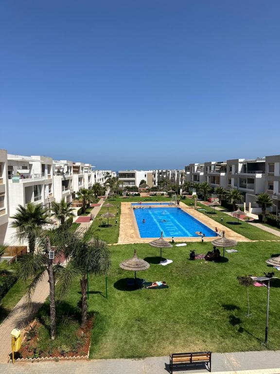 Appartement Élégant avec Vue sur Piscine - B&B Mansoriyeh