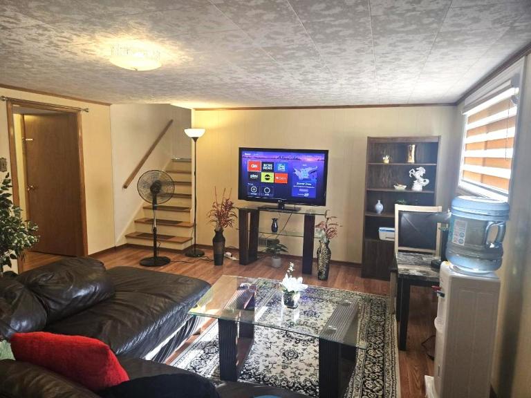 Private One Bedroom Suite with AC, WIFI, Free Parking, Close to Downtown - Bed and Breakfast London