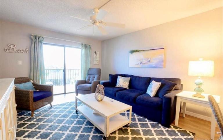310 - Incredible ocean and pool views 1 bedroom - B&B New Smyrna Beach