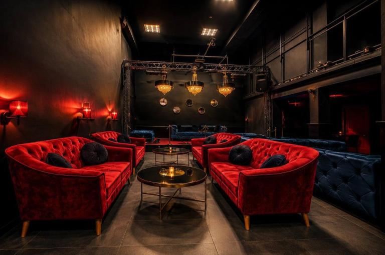 Klub z pokojami i jacuzzi wynajem na imprezy - Bed and Breakfast Opole