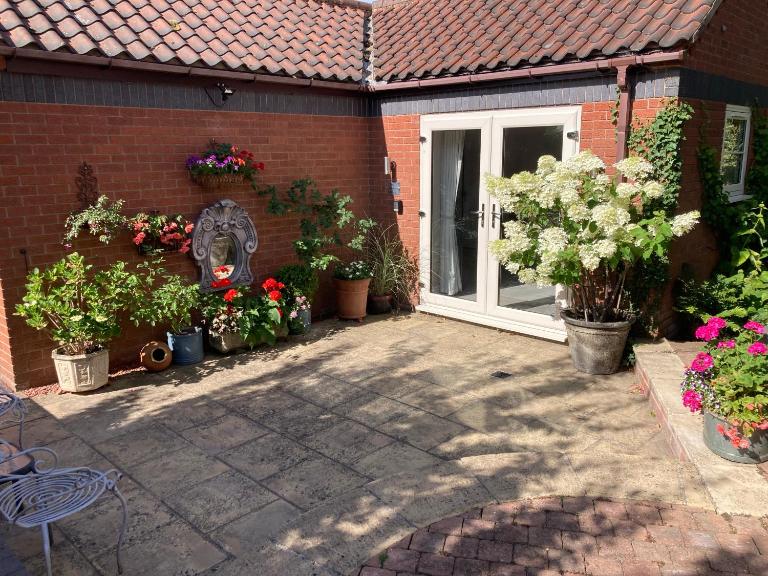 The Gardens Room - Bed and Breakfast Upton