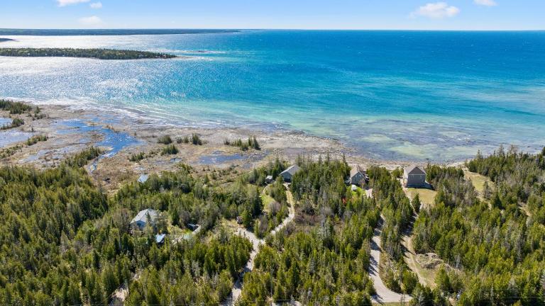 Changing Shores Peaceful Lakefront Escape - B&B Tobermory