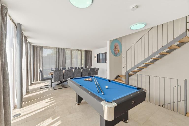 -Tropic Penthouse Deluxe- Seesicht - Billard - Massage - Trampolin - Panorama 23F - B&B Öhningen