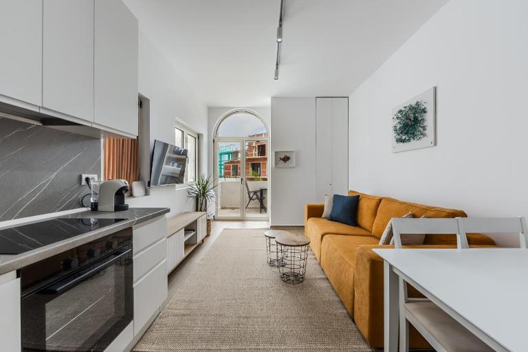 Sea Nest Apartment Walk to Beach & Free Parking by PikHost - Ferienwohnung Dhërmi