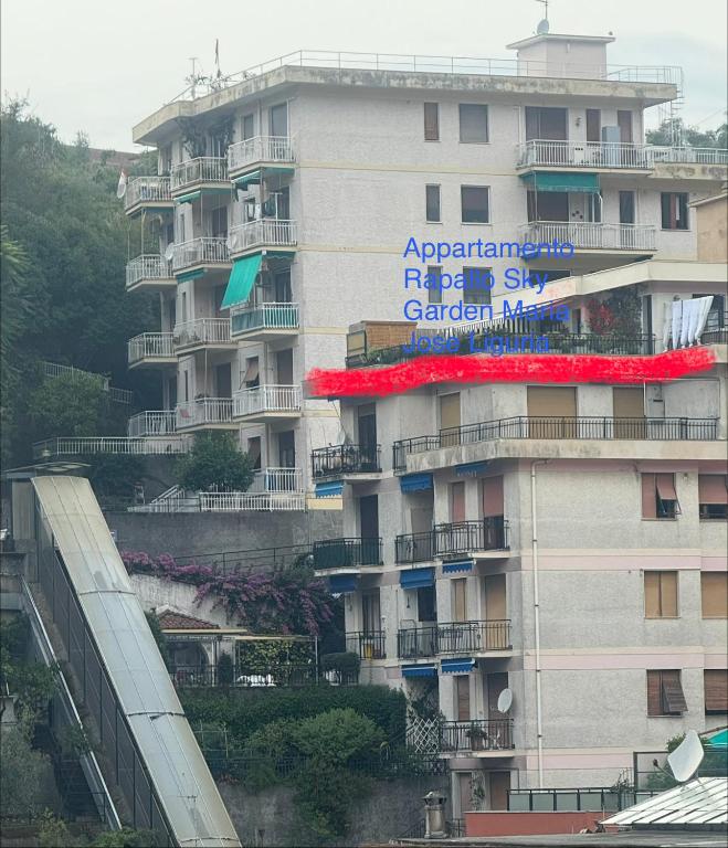 Appartamento Rapallo Sky Garden Maria Jose Liguria - Attico vista mare - Terraces - 2 bagni- 2 Camera da Letto - Box, Wi-fi, Idromassaggio Free inteiro Attico per Voi, con Ascensore - Ferienwohnung Rapallo