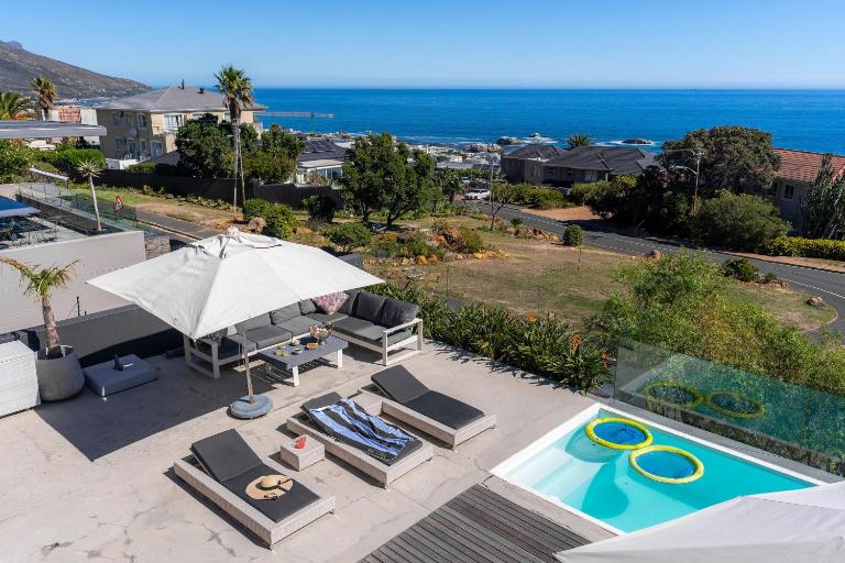 Luxury Villa, Ocean and Mountain Views, Family Friendly, Pool - Jo Leo Camps Bay - B&B Città del Capo