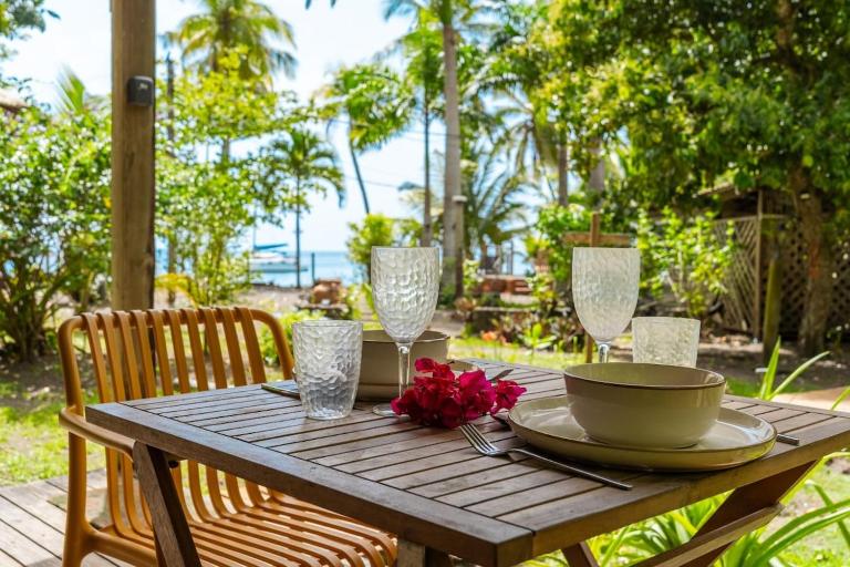 Bungalow Hibiscus, les pieds dans l'eau - B&B Les Anses-d'Arlet