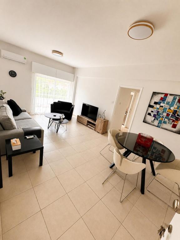 Theo 302 - Comfort 2 Queen Bdr Nicosia with Parking - Chambres d'hôtes Nicosie