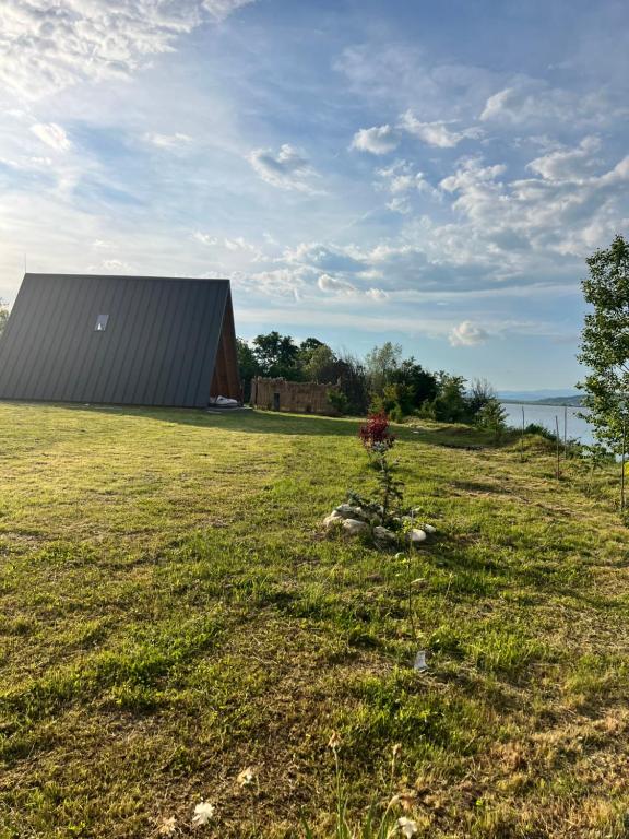 ValceleLakeRetreat - Chambres d'hôtes Merişani