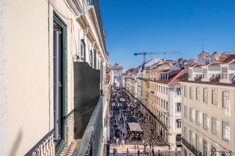 Lovely 2 Bed Apt in the Heart of Lisbon with AC by Lisbeyond - Ferienwohnung Lissabon