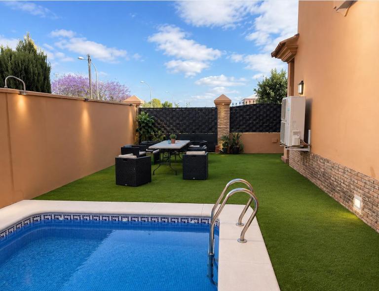 Sevilla Gateway House - Bed and Breakfast La Rinconada