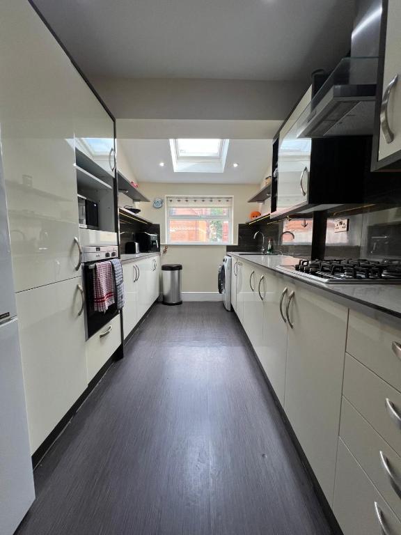 Central Nottingham Victorian 3 Bed Sleeps 6 Perfect for Sports and Explorers - Chambres d'hôtes Nottingham