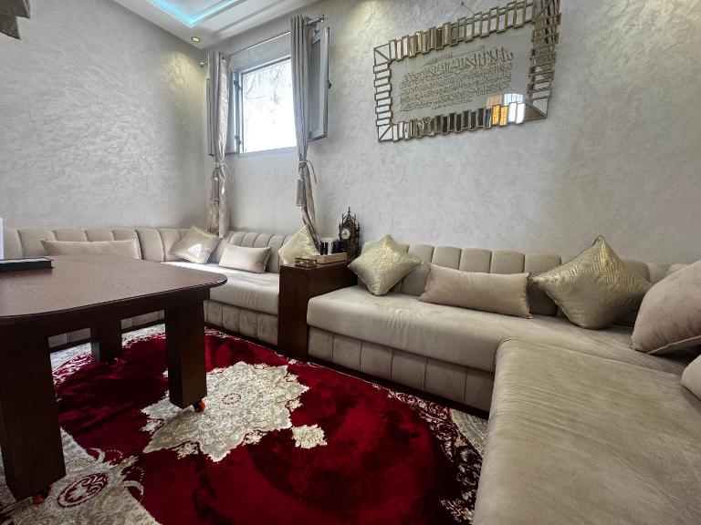 Marshan Modern Apt AC, WiFi, Walk to Old Medina & Beach - B&B Tangeri