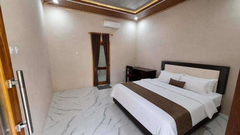 Homestay Sadikin Scar Reef Beach Jelenga - Bed and Breakfast Maluk