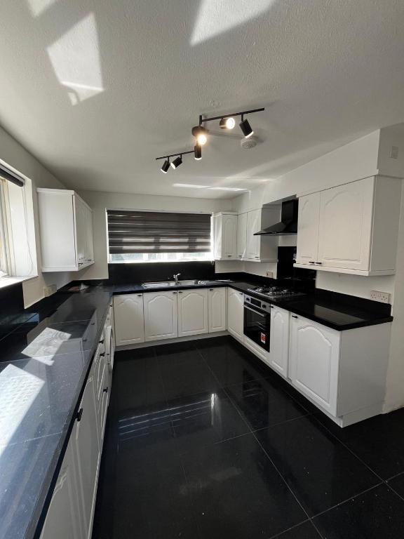 Modern 2-Bedroom Apartment flat in hendon with onsite free parking - B&B Hendon