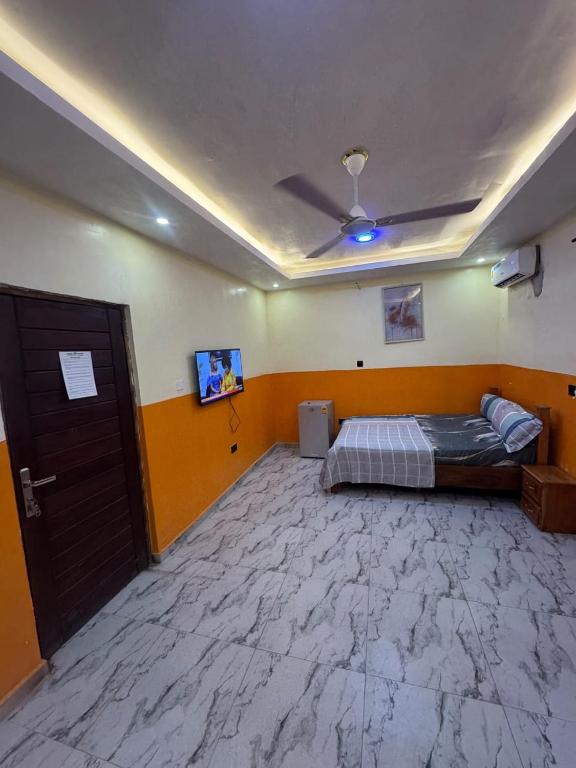 Derna Guest House - B&B Accra