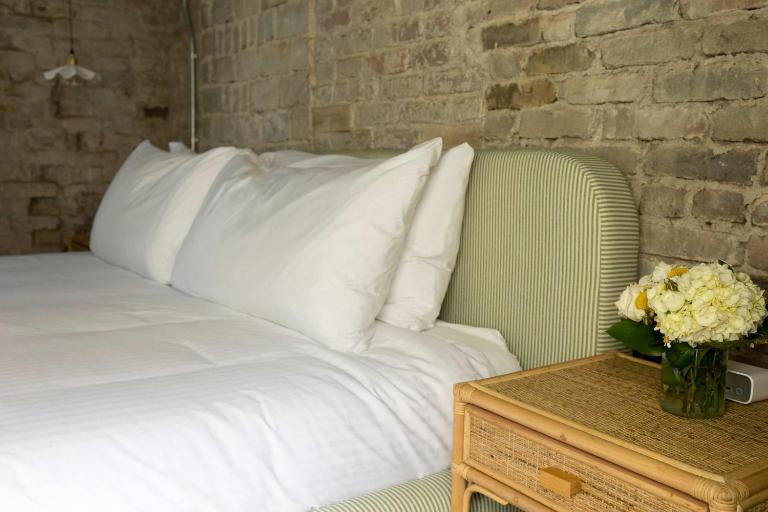 Historic B&B King Suite- Walk to King - B&B Charleston