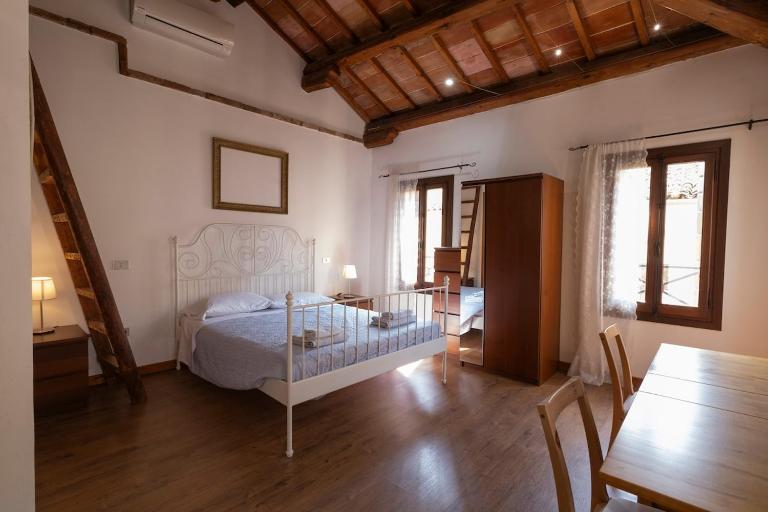 Easy Stay Solutions - Damiano Chiesa - RM Homes - B&B Padua