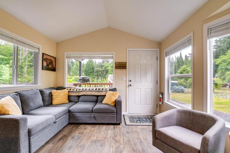Walk to Sol Duc River! Cozy Home Near Forks - B&B Forks