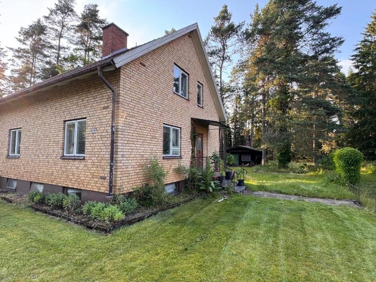 Swedish Villa 3bedroom 2living room &Traditional Timber Cabin Near Lakes and hiking 8 sovplatser - B&B Ljungsarp