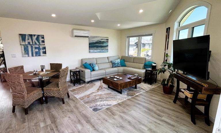 Lake View Escape! - B&B West Kelowna