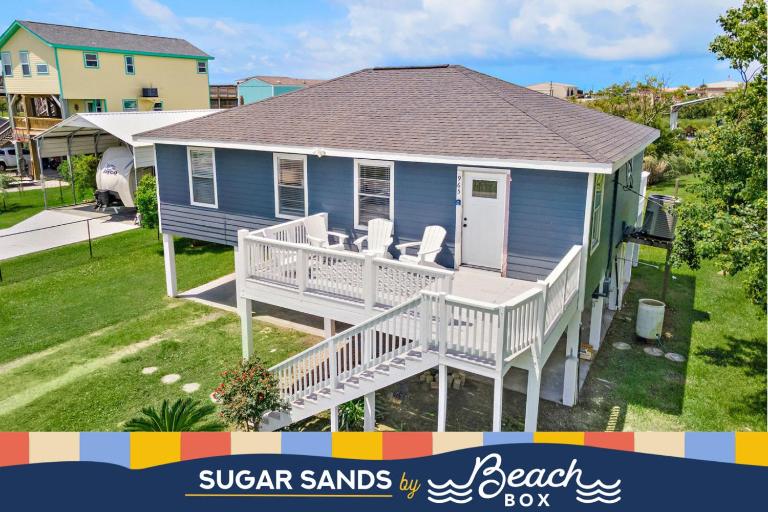 Cozy and charming getaway with deck, close to beach - B&B Crystal Beach
