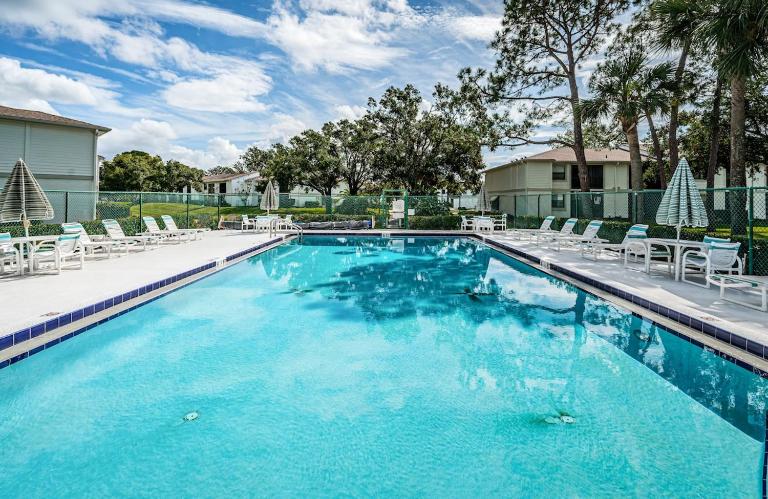 Short drive to Honeymoon Island with Heated Pool - B&B Oldsmar