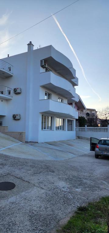 Apartmani Nikmil Bar- Šusanj - Ferienwohnung Bar