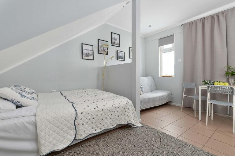 Cozy Pet-Friendly Studio Near the Beach and Downtown by Noclegi Renters - B&B Sopot