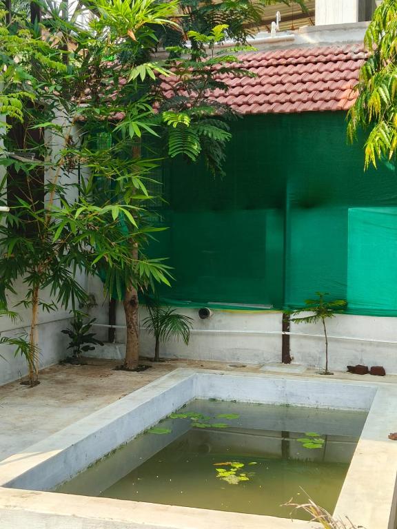 Maha Periyava Kuteeram 6 Adults Budget Stay - B&B Kumbakonam