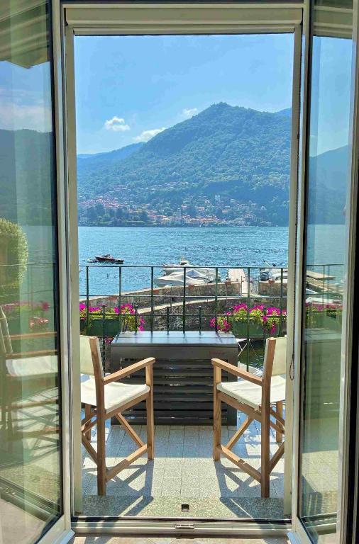 Lakefront Studio - Balcony & Private Garage - B&B Moltrasio