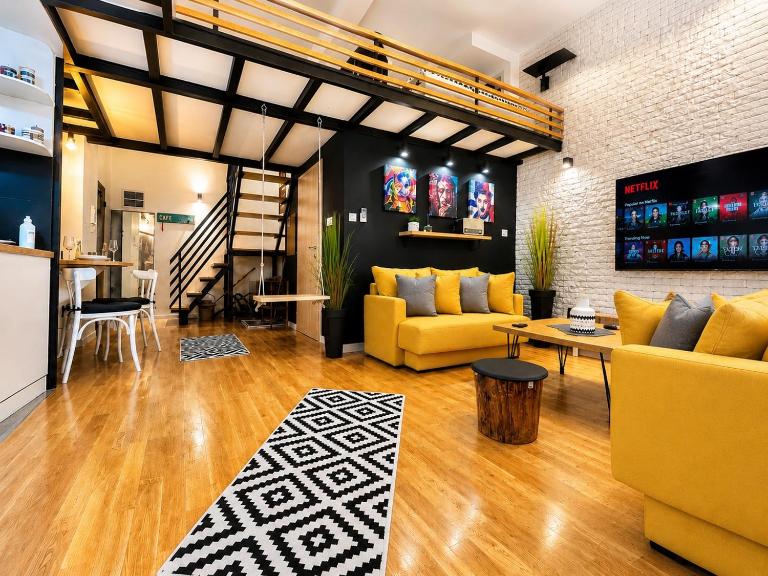 Lifestyle Gallery Apartment - B&B Skopje