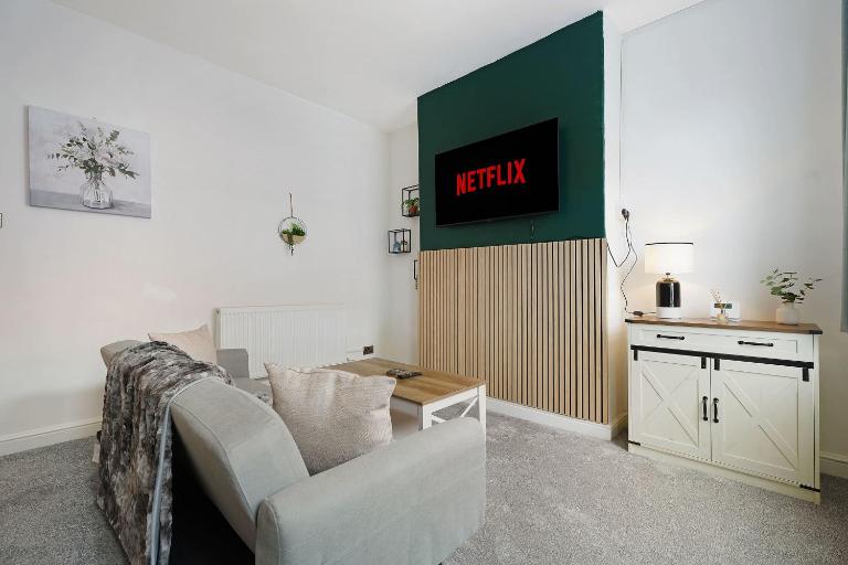 Cosy Blackhall 2BR Sleeps 5 By Stay With Us - Bed and Breakfast Horden
