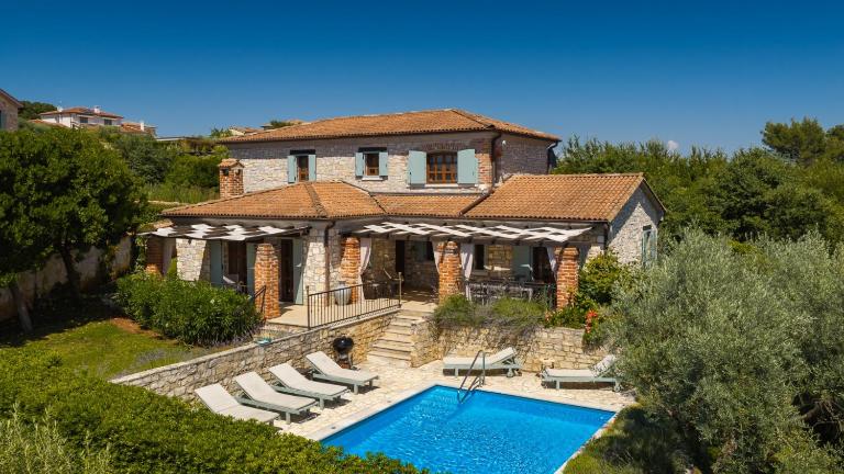 Family villa Aryana with pool in Porec - Bed and Breakfast Sveti Lovreč